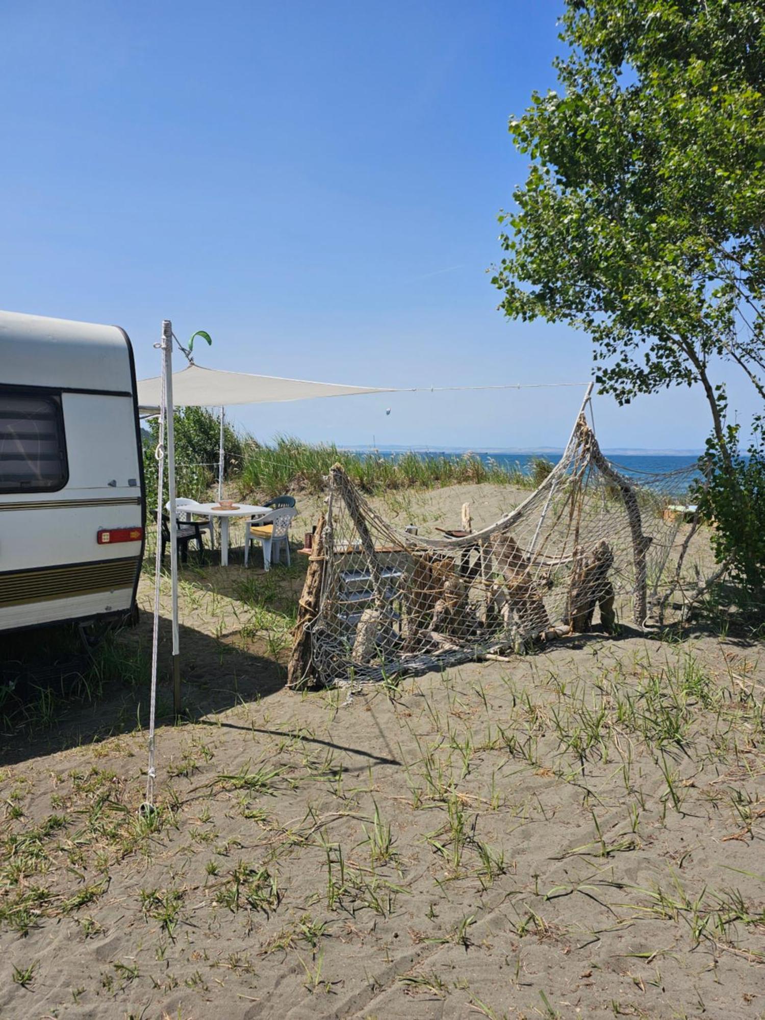 Готель Beachfront Caravans Черноморець Екстер'єр фото