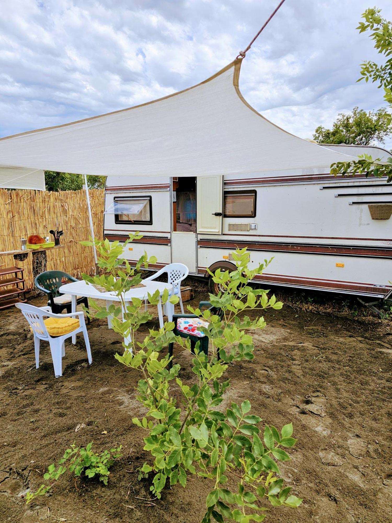 Готель Beachfront Caravans Черноморець Екстер'єр фото