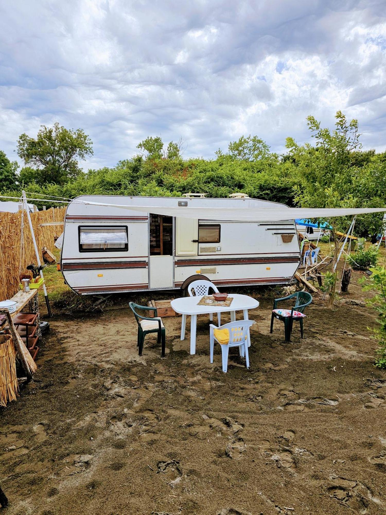 Готель Beachfront Caravans Черноморець Екстер'єр фото