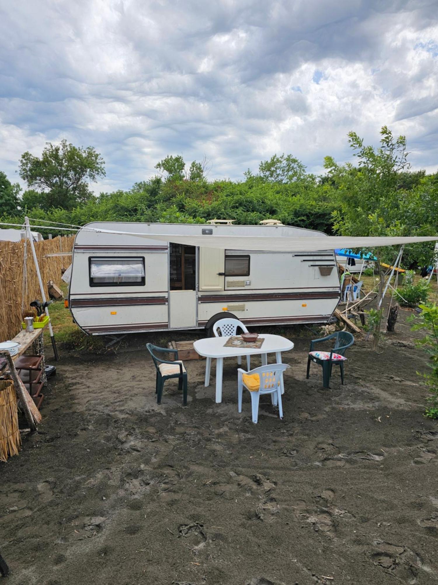 Готель Beachfront Caravans Черноморець Екстер'єр фото