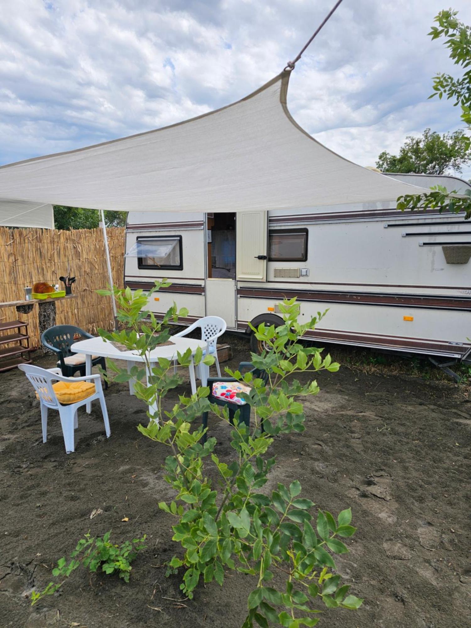 Готель Beachfront Caravans Черноморець Екстер'єр фото