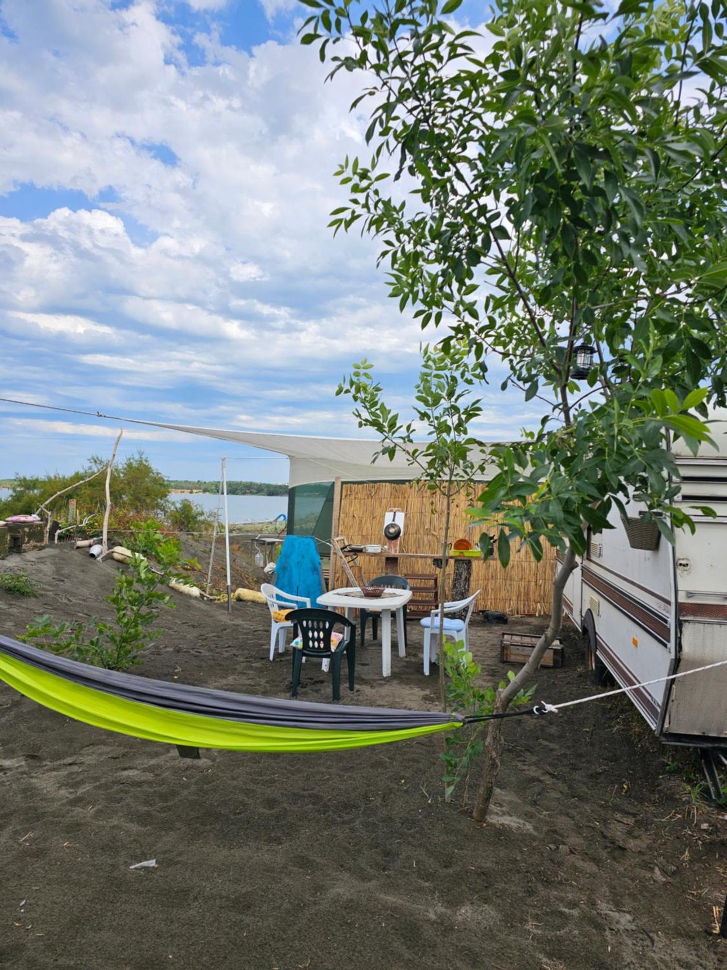 Готель Beachfront Caravans Черноморець Екстер'єр фото