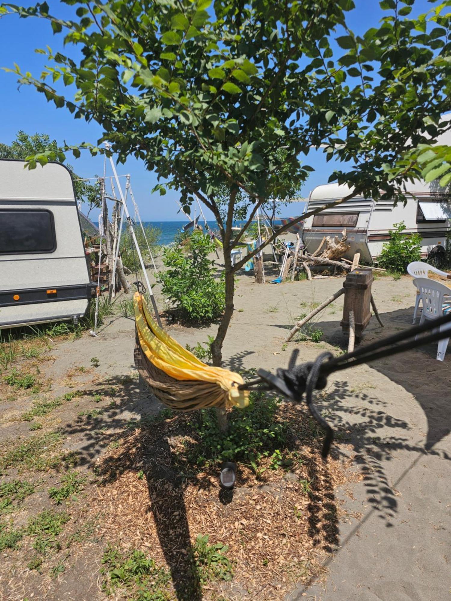 Готель Beachfront Caravans Черноморець Екстер'єр фото