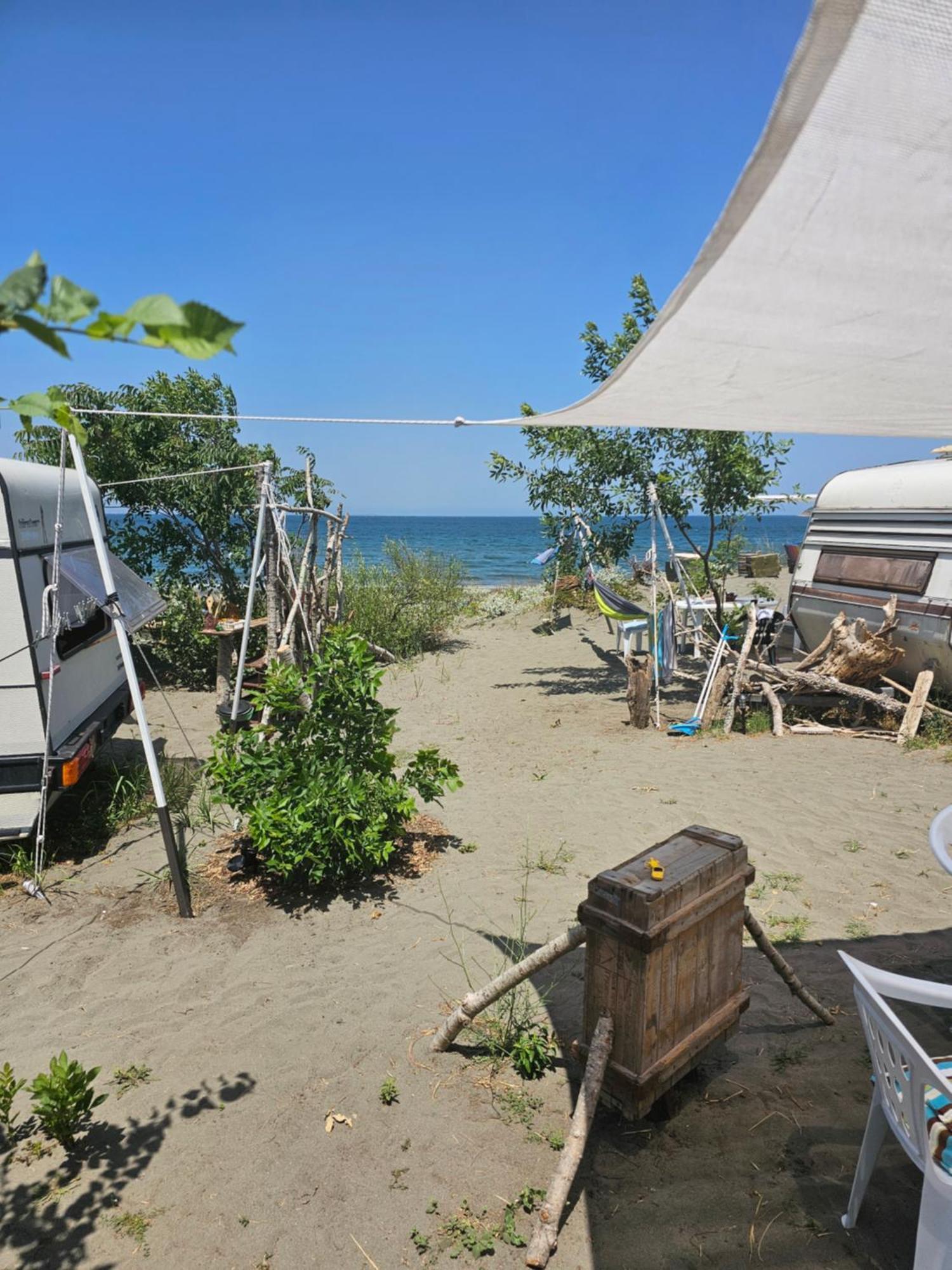 Готель Beachfront Caravans Черноморець Екстер'єр фото